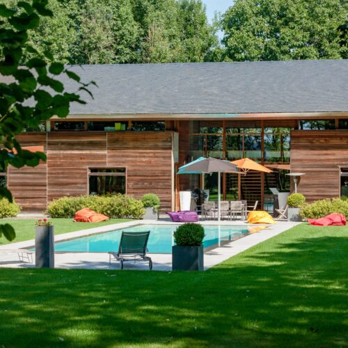 bardage-horizontale-bois-exterieur-chalet-avec-piscine